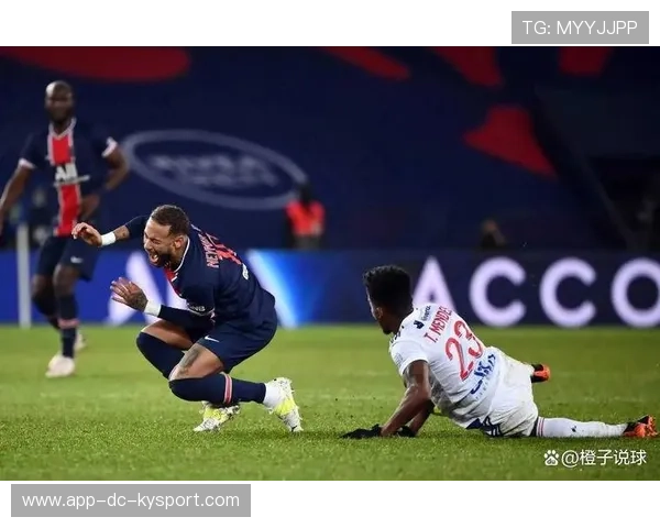 国际足球联赛中球队之间的对抗异常激烈，足球比赛对抗