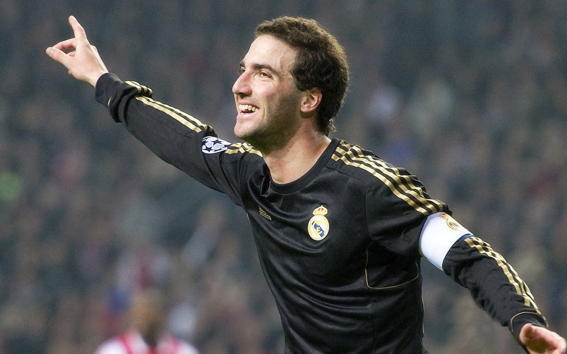 滑雪青年选手表现亮眼，滑雪职业选手